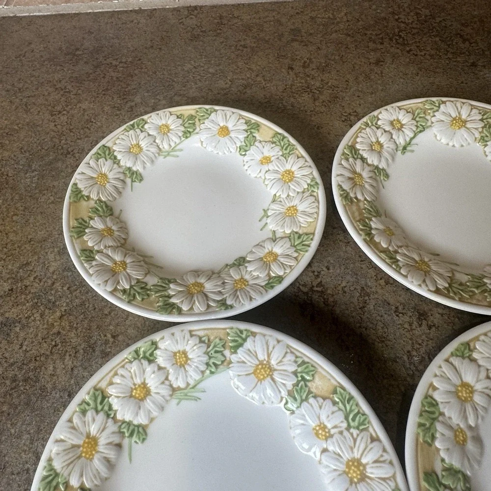 Vintage 1960's Poppytrail Metlox Sculptured Daisy Bread Plates Set Of 4 USA